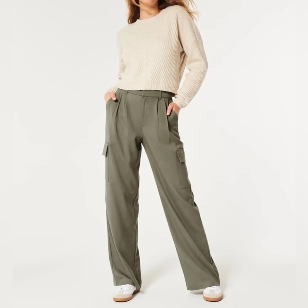 Hollister Sage Green Women's Livvy Ultra High Rise Wide Leg Cargo Pants